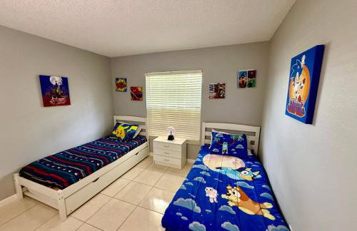 Grand Deluxe Pines 3BR Pool Home near Disney - Foto 21