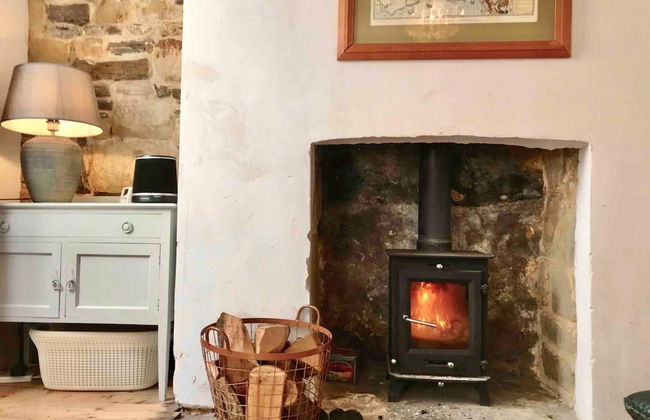 Beachfront Apartment With Woodburner & Courtyard - Photo 10