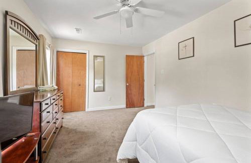 Prime Location 2 BR Oasis with Washer and Dryer - Foto 31