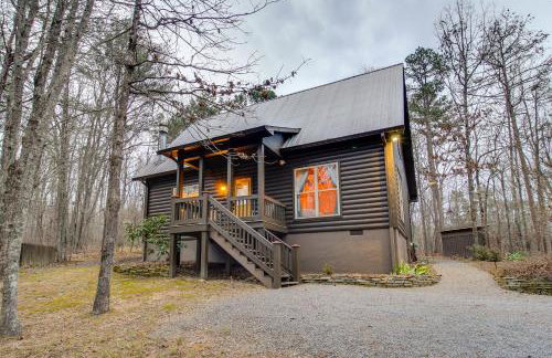 Hot Tub and Fire Pit Wooded Cabin Near DeSoto Park! - Foto 3