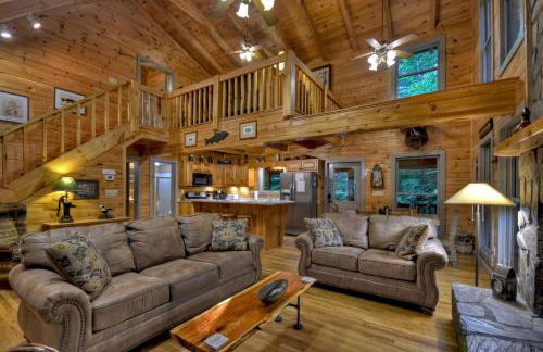 K6 Lodge Gather around the firepit soak in the hot tub and splash in the creek - Foto 9