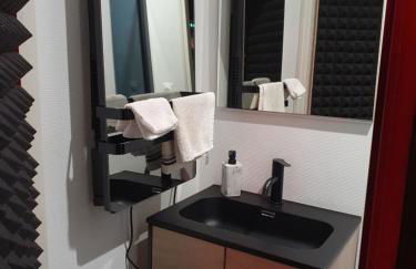 Studio Hot - Love Room Studios - Photo 9