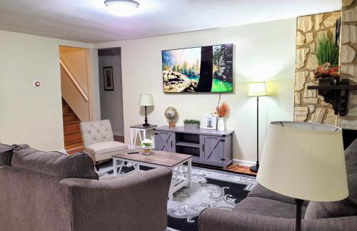 Nice big house with parking, king bed, yard - Foto 9