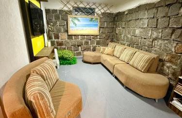 Apto surfe perto de tudo, mercado, barzinhos, farmácia, shopping - Foto 11