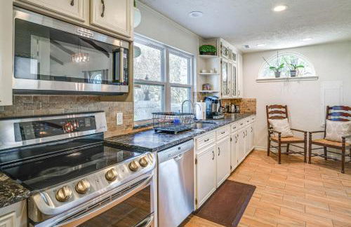 Modern Lake Conroe House with Lakefront Park and Deck! - Photo 9