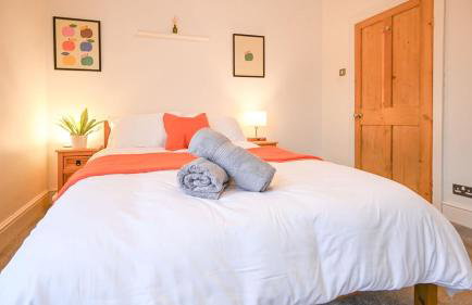 Premium Family Home with PS5 Console and Private Garden - Foto 8