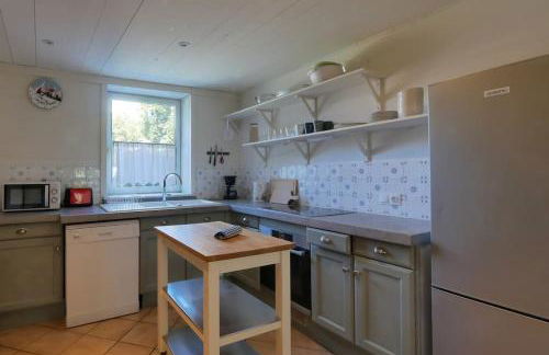 Beautiful 3 Star renovated Apt Sleeps 7 - Photo 18