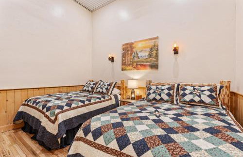 Historic Yellowstone Saloon - Foto 46