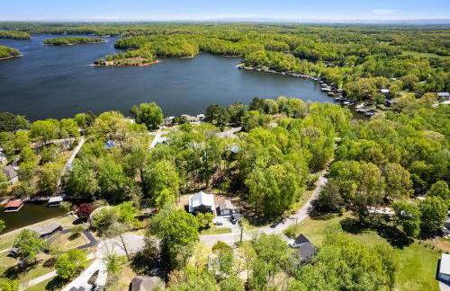 New Home, Dock, Home Theatre Projector, Hot Tub, Fire Pit, Kayaks - Foto 55