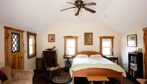 Romantic Couples' Cabin Getaway in Pittsfield, New Hampshire - Foto 5