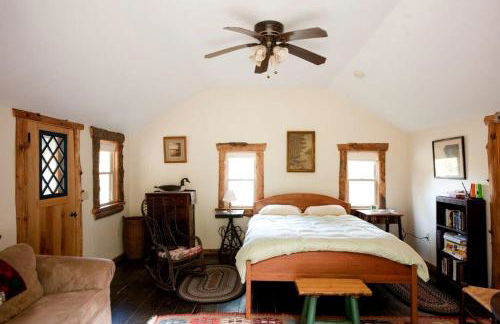 Romantic Couples' Cabin Getaway in Pittsfield, New Hampshire - Foto 5