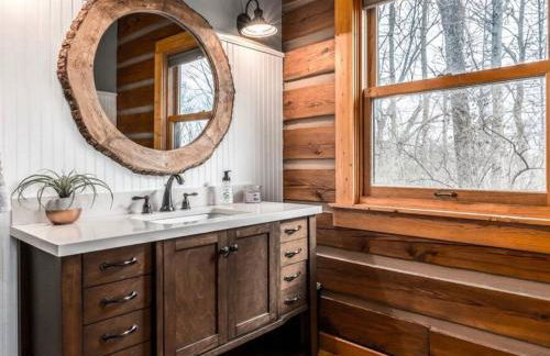 Large Log Cabin Chalet w/ Hot Tub - Horses & Lake! - Foto 64