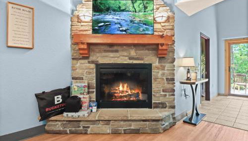 Family Getaway - Outdoor Activity Oasis - Mins to Downtown and Water Parks - Jacuzzi - Game Rm - Foto 3