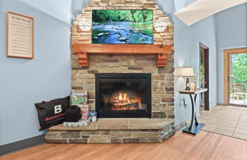 Family Getaway - Outdoor Activity Oasis - Mins to Downtown and Water Parks - Jacuzzi - Game Rm - Foto 3