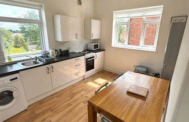 2 bed apartment complete with bedding and towels - Foto 7