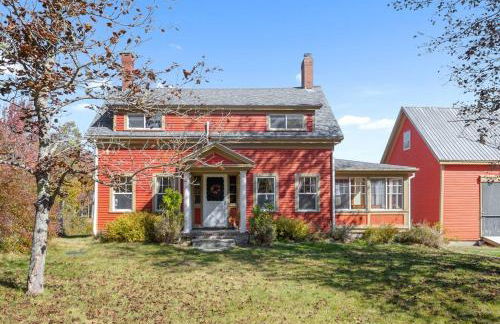 Coastal Red Farmhouse w/Firepit - Holiday Home - Foto 2