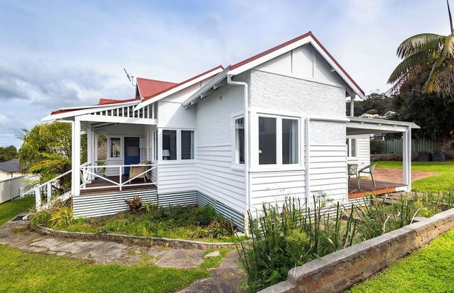 Bay Vista Cottage by the BnB Collection - Photo 29