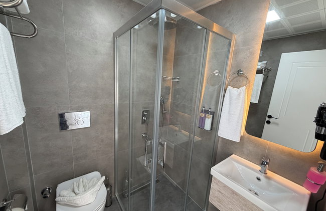 ALTINAY HOTEL - Photo 35