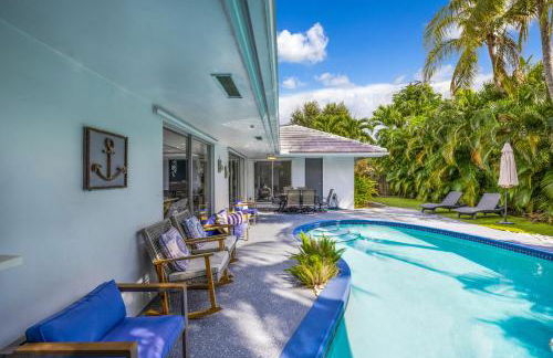 Tropical Villa Retreat with Private Pool & Peaceful Backyard - Stylish Escape in a Tranquil Residential Area - Foto 53