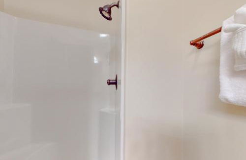 Spacious Lakeview Townhouse Sleeps 8 Deck Grill - Foto 32