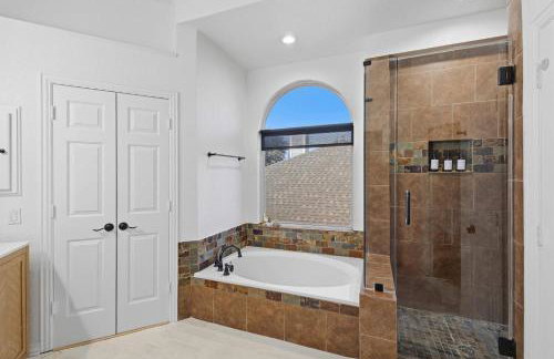 5-BD Vacation Retreat w Pool & Ping Pong - Foto 21