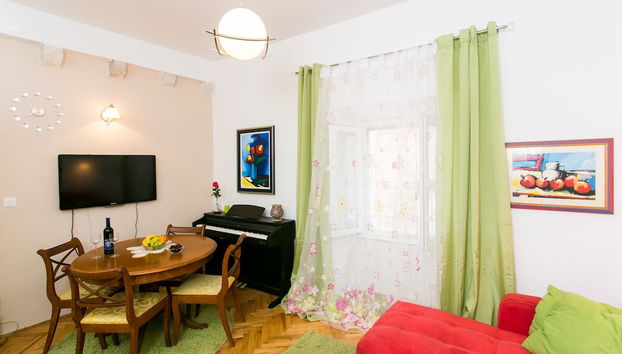 Old Town Finest-step - Foto 4, Servicio de comidas en la habitación