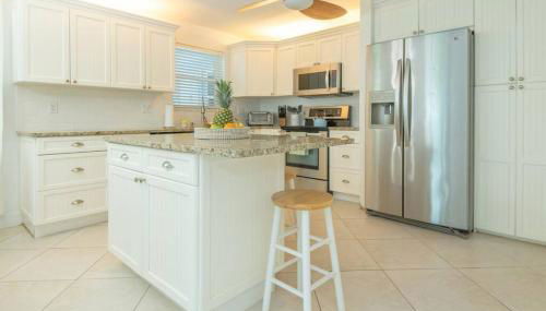 Coastal 2BD Beach Access Condo - Steps to Ocean - Foto 5, stove, dishwasher, pet friendly, toaster, minibar