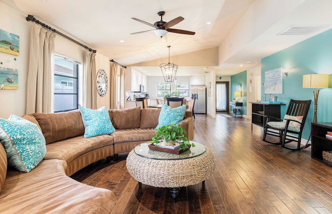 Private Pool + Sunroom Beach Escape at Manatee - Foto 1