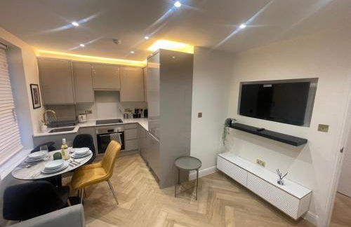 Apt - Sleeps 3 - Parking - Station Close - Balcony - Foto 9