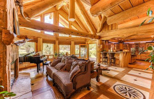 Scenic Payson Cabin! Fireplace and Wraparound Patio - Foto 1