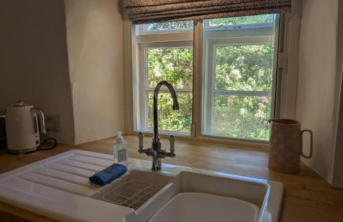 Period Thatched Cottage Towcester - Photo 4