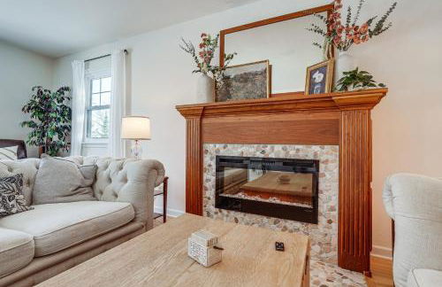 Family Fun on Lake Bemidji! Spacious Home with Yard - Foto 6