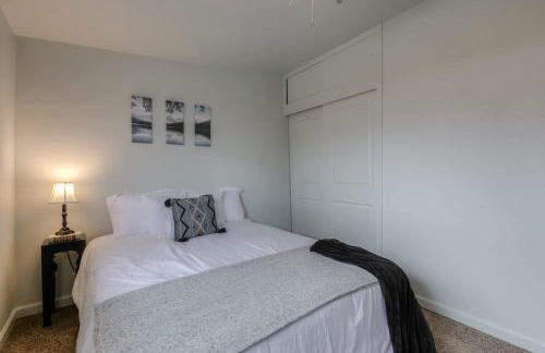 Pitt Paradise Pet Friendly Oasis - An Irvie Home - Photo 26