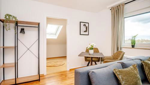 Artful Apartment - Photo 2