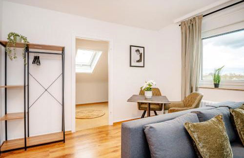 Artful Apartment - Photo 2