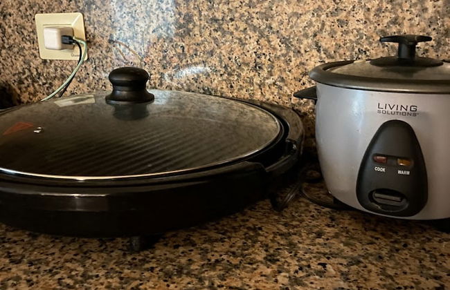 2 Minutes Walk to Beach Huge 3 bdrm Condo with Pool - Photo 28