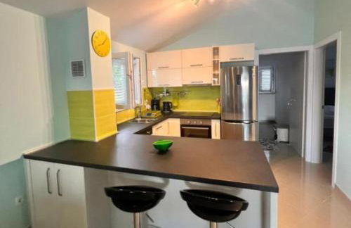 Beachfront Apartment Live - Photo 31