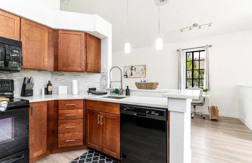 Newly Remodeled Lakefront Oasis - Foto 10