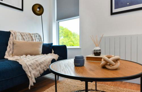 Stylish Two-Bed Home Near Nature & Transport Links - Foto 6