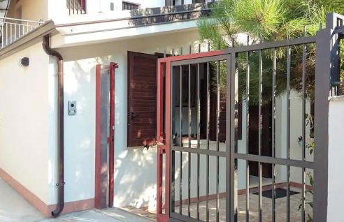 1 Bedroom Amazing Apartment In Locri - Foto 5