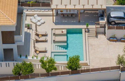 Cantouni Villa, Luxury 5BR Retreat with Pool & Jacuzzi Near Town by Villa Mana Gers - Photo 3