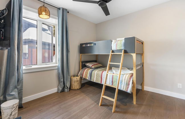 Chalet Monashee-brand New High End W/amazing Views - Photo 3