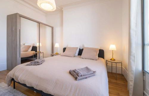 Eiffel Tower View 3BR Balcony - Foto 9