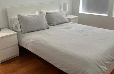 Adorable 2 bedroom with free street parking - Foto 19