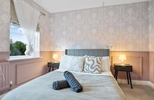 Cozy 2 Bedroom House with Driveway Parking & Garden - Foto 11