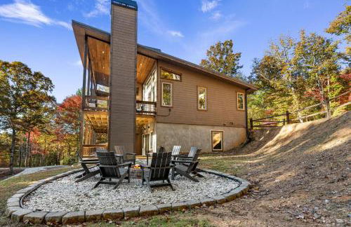 Honeysuckle Chalet - Luxe Mountain Chalet - Hot Tub, Wi-Fi, Pool Table, Party Deck, Fire Pit - 15 mins to Blue Ridge! - Foto 66