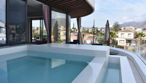 Luxury complex beachfront apartment, infinity pool, sauna, gym and large terrace - Foto 2