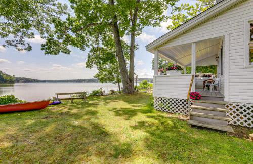Lakefront Cottage with Covered Porch and Dock! - Foto 28