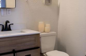 Nestled in a peaceful neighborhood - Foto 6