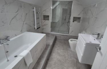 Ideal Contractor Business & Family Friendly 2-Bed Apartment Quiet & Spotless with Fast WiFi Large Screen Smart TV - Foto 31